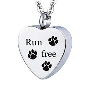 Dije corazón plateado "run free"