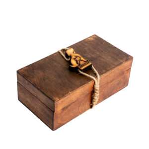Urna de madera rectangular H.